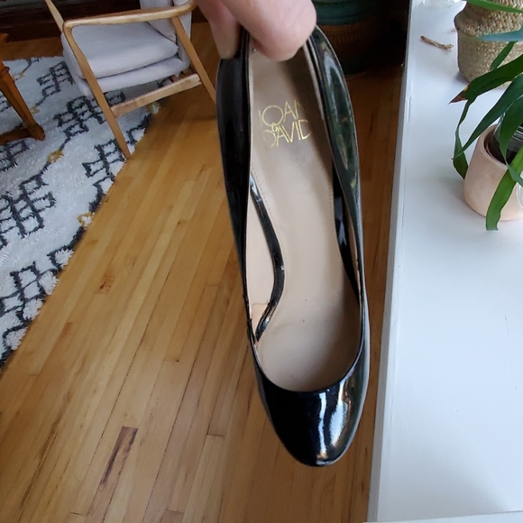 Joan And David Daerina Black Patent Leather Pumps - Picture 6 of 8